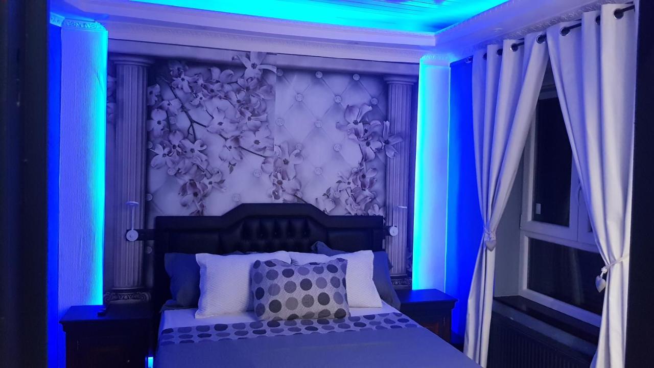 Le Petit Luxembourg Appartement Montignies-sur-Sambre Buitenkant foto
