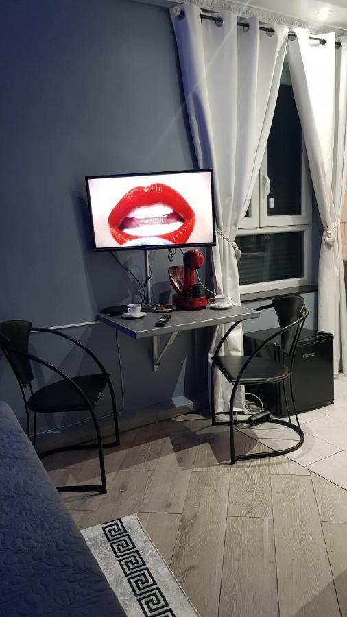 Le Petit Luxembourg Appartement Montignies-sur-Sambre Buitenkant foto