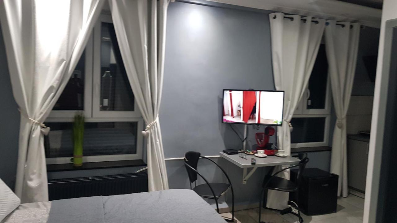 Le Petit Luxembourg Appartement Montignies-sur-Sambre Buitenkant foto